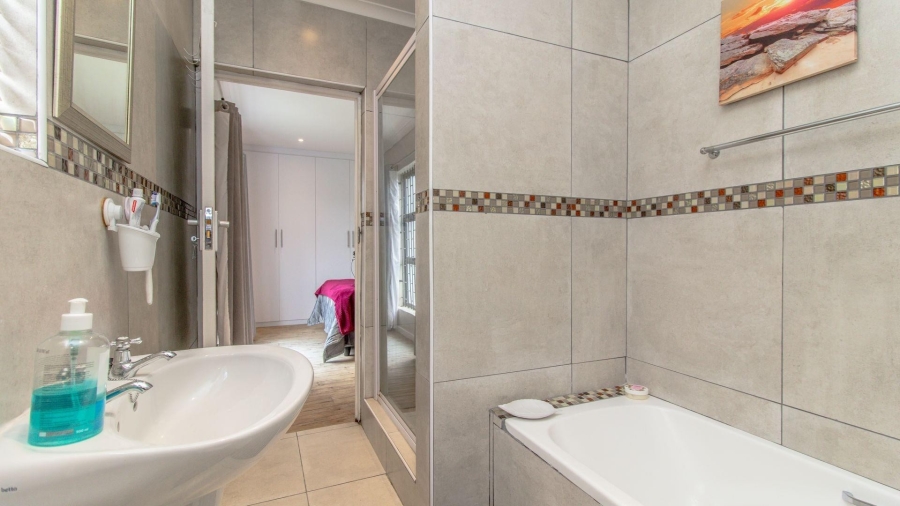 3 Bedroom Property for Sale in Franskraal Western Cape